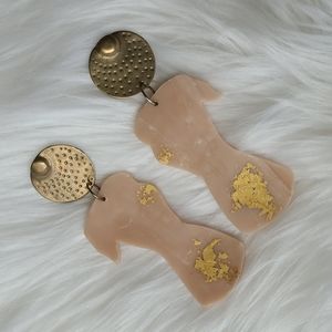 ❌️SOLD❌️Clay and brass Lady Shapes earrings